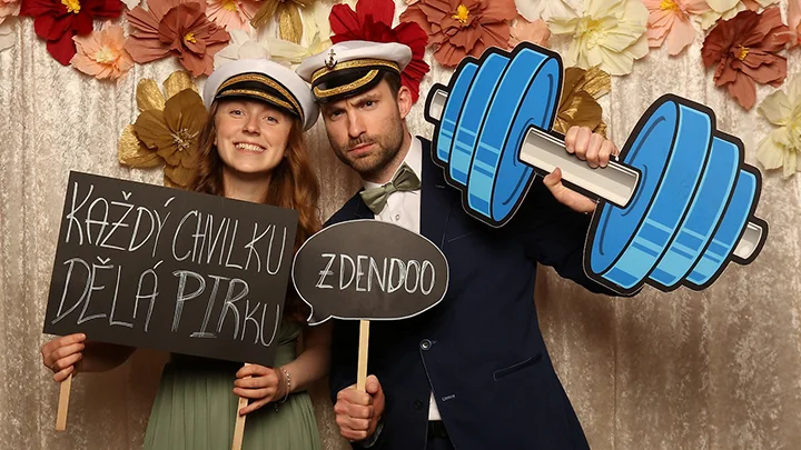 Kateřina Vitová a Lukáš Kubina pózujú na Reprezentačnom plese fyzioterapeutov